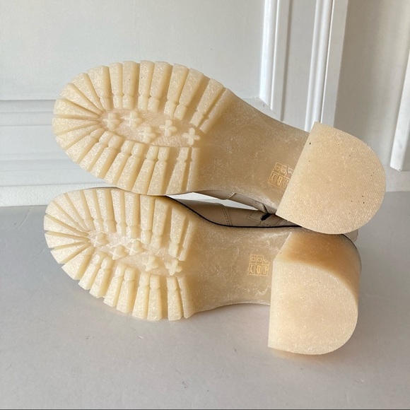 Free People Cream and Black Chelsea boots - Picture 7 of 7